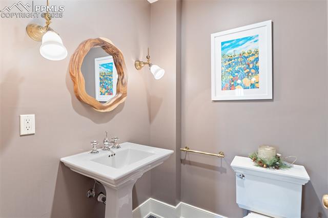 20 W Caramillo Street