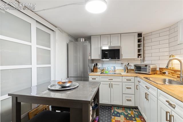 20 W Caramillo Street