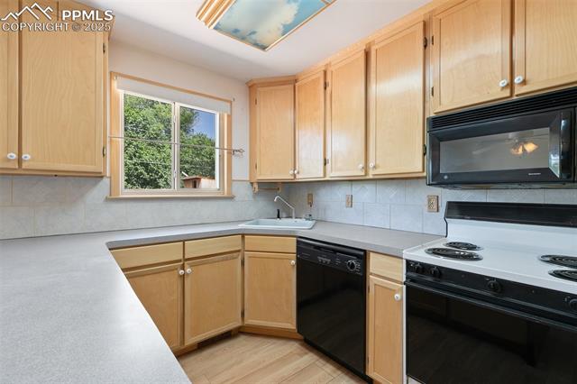 1215 Hartford Street