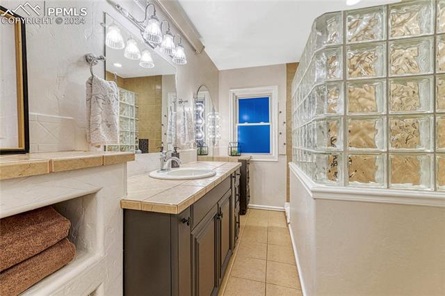 1313 E Platte Avenue