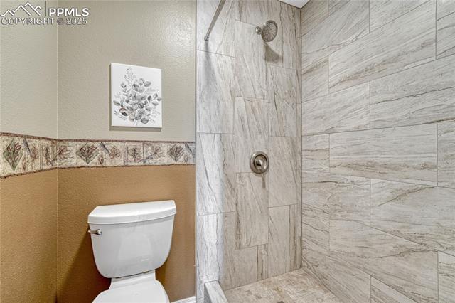 5105 Saddleback Heights