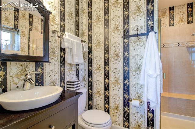 5290 Lower Vista Road