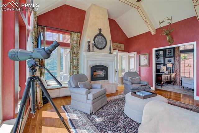 5290 Lower Vista Road