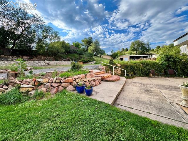 1502 Manitou Boulevard