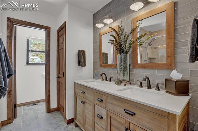 11585 Valle Verde Drive