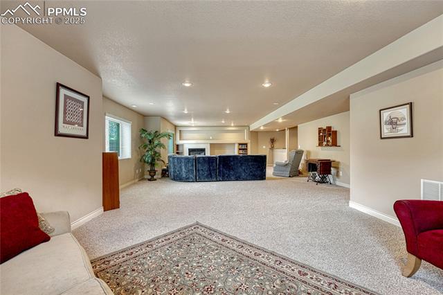 9952 Pinedale Drive