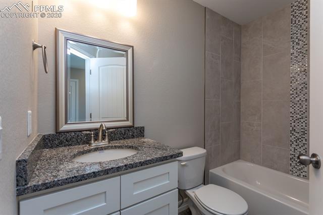 706 Thimbleberry Point