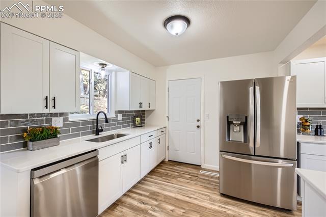 2560 Villa Loma Drive