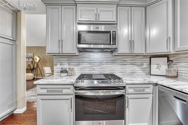 5039 Broadmoor Bluffs Drive