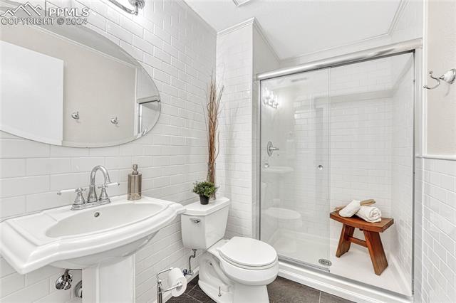 5039 Broadmoor Bluffs Drive