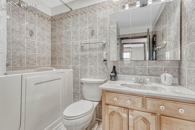 6817 MILLBROOK Circle