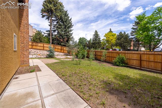 5560 Lavarie Court