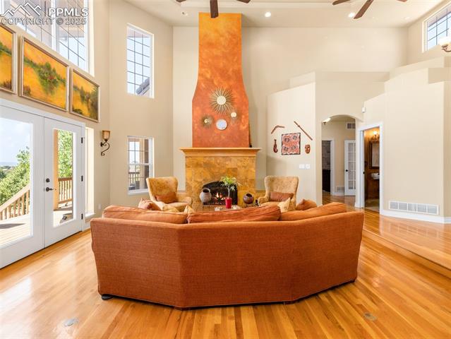 348 S Tejon Lane
