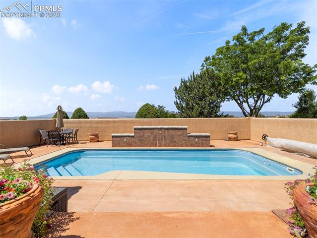 348 S Tejon Lane