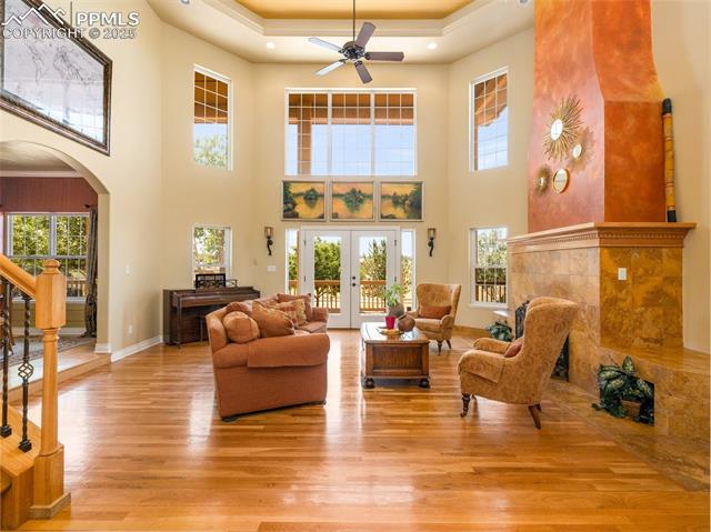 348 S Tejon Lane