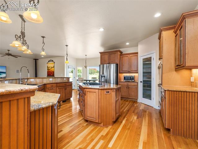 348 S Tejon Lane