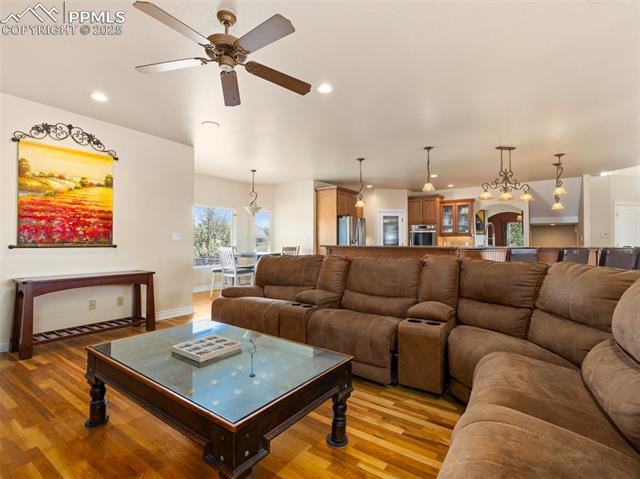348 S Tejon Lane