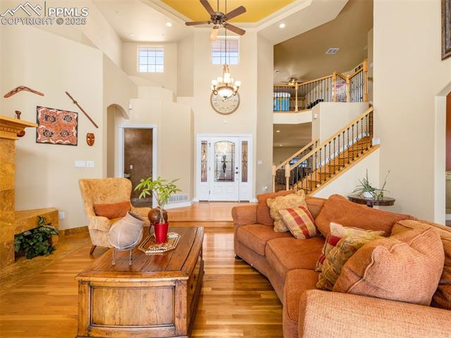 348 S Tejon Lane
