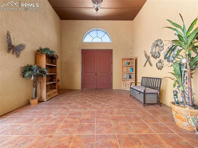 348 S Tejon Lane