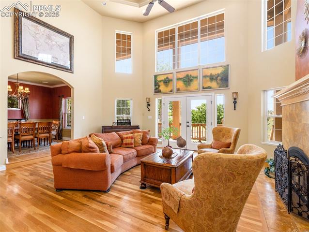 348 S Tejon Lane