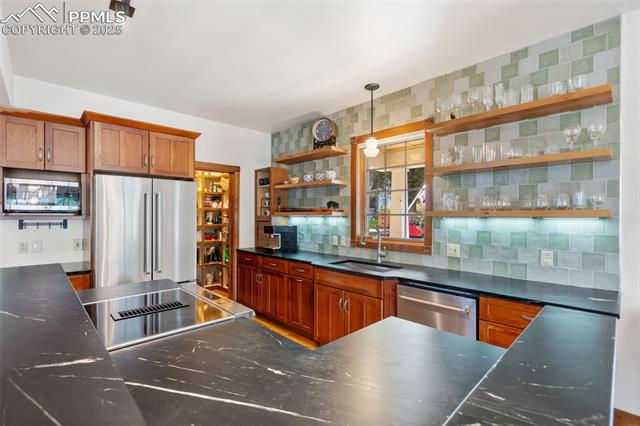 808 Arcadia Place
