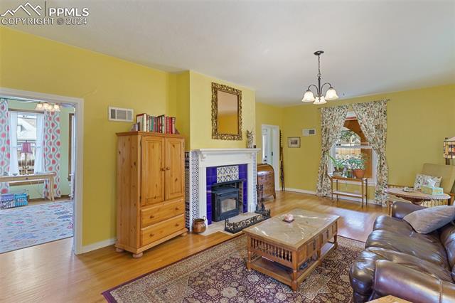 1331 W Pikes Peak Avenue