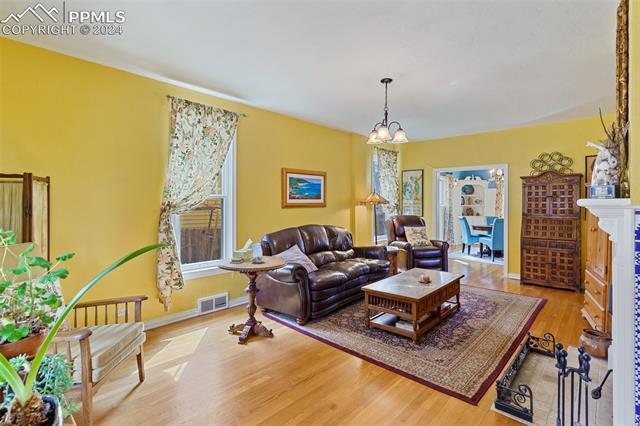 1331 W Pikes Peak Avenue