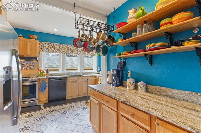 1331 W Pikes Peak Avenue