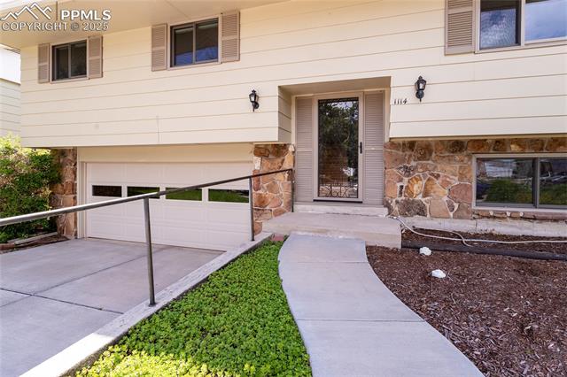 1114 Drake Circle