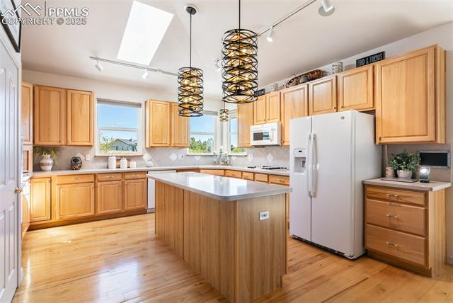 6996 Forestgate Drive