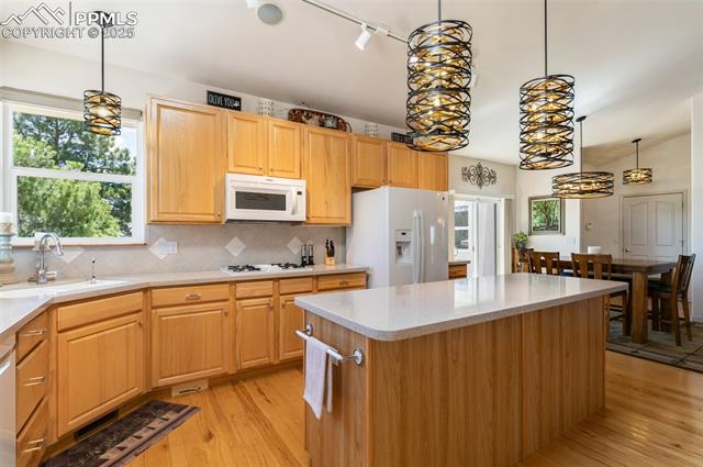 6996 Forestgate Drive