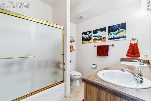 6996 Forestgate Drive