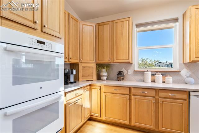 6996 Forestgate Drive