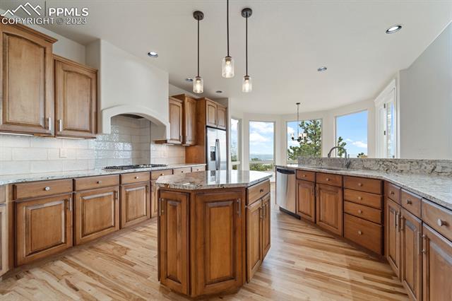 5975 Gladstone Drive