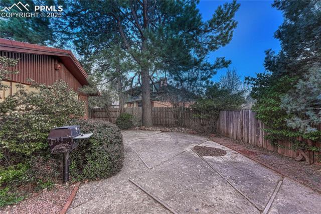 25 E Cheyenne Mountain Boulevard