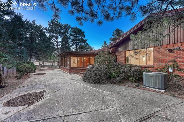 25 E Cheyenne Mountain Boulevard