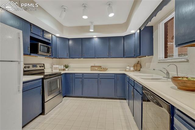 25 E Cheyenne Mountain Boulevard