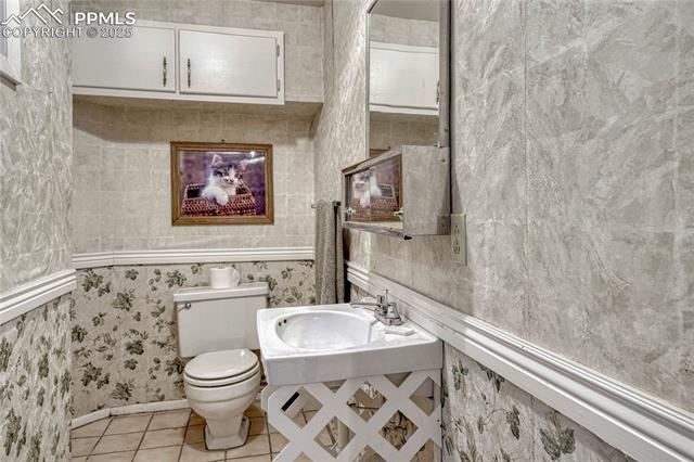 25 E Cheyenne Mountain Boulevard