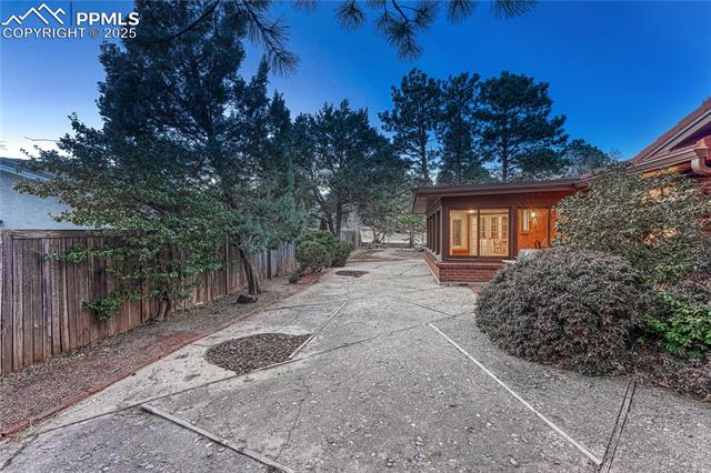 25 E Cheyenne Mountain Boulevard