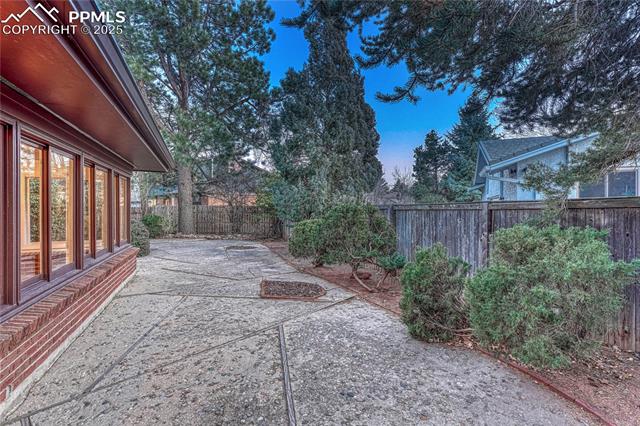 25 E Cheyenne Mountain Boulevard