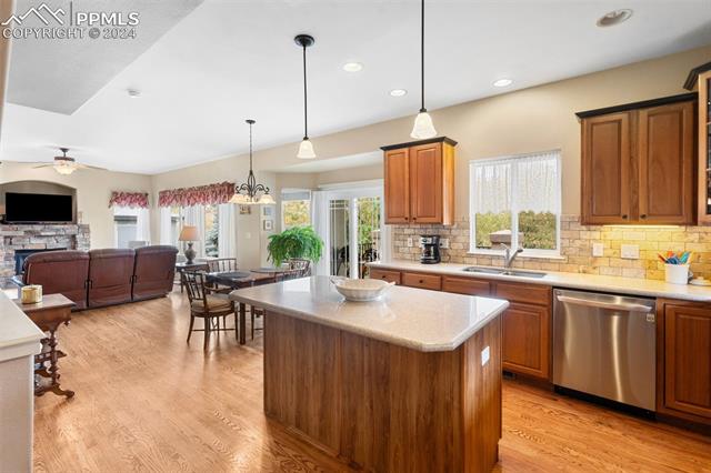 3530 Hollycrest Drive