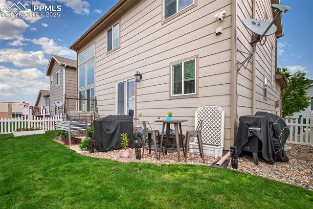 7374 Maybeck View