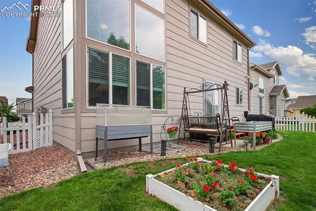 7374 Maybeck View