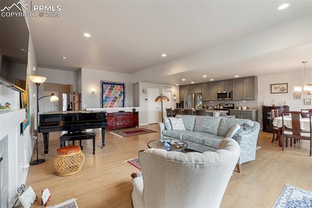 6747 Cumbre Vista Way