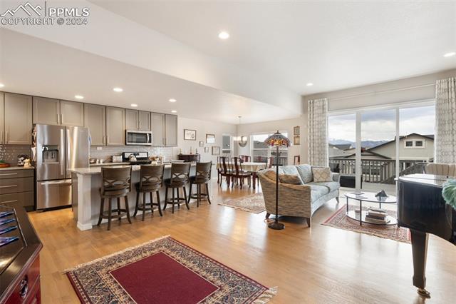 6747 Cumbre Vista Way