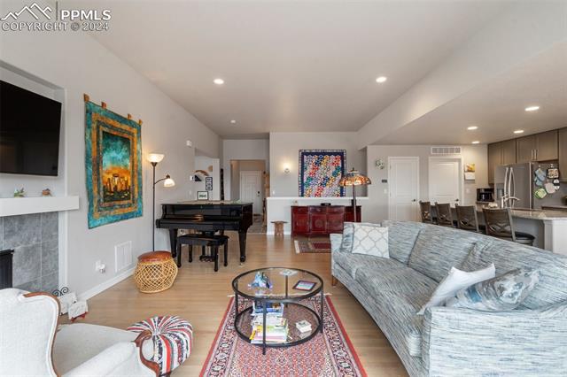 6747 Cumbre Vista Way