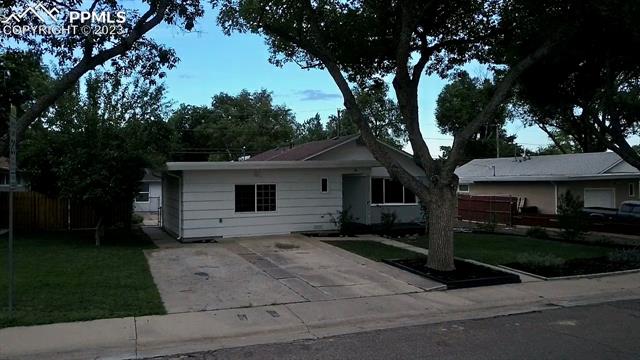 16 MacNaughton Road