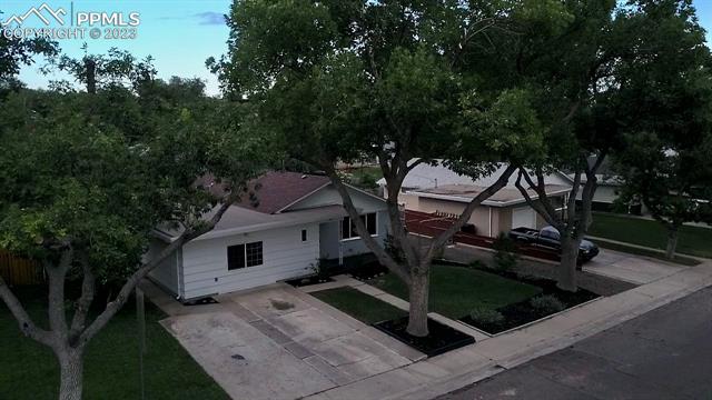 16 MacNaughton Road
