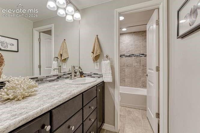 2543 Lakes Edge Drive