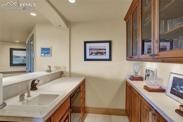 1155 High Lake View